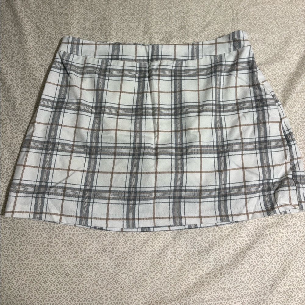 Abercrombie & Fitch Checkered Mini Skirt in Gray and White
